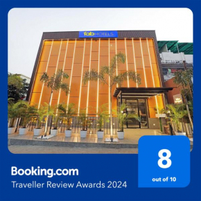 FabHotel Oasis Yellow Courtyard